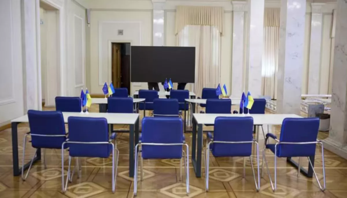 Нові умови роботи журналістів у Раді: переакредитація, робота лише на третьому поверсі, не більше 30 людей