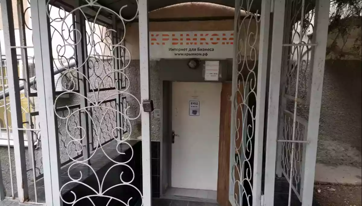 Директора інтернет-провайдера &laquo;Кримком Юг&raquo;, який надавав послуги окупантам, заочно засудили до чотирьох років ув'язнення