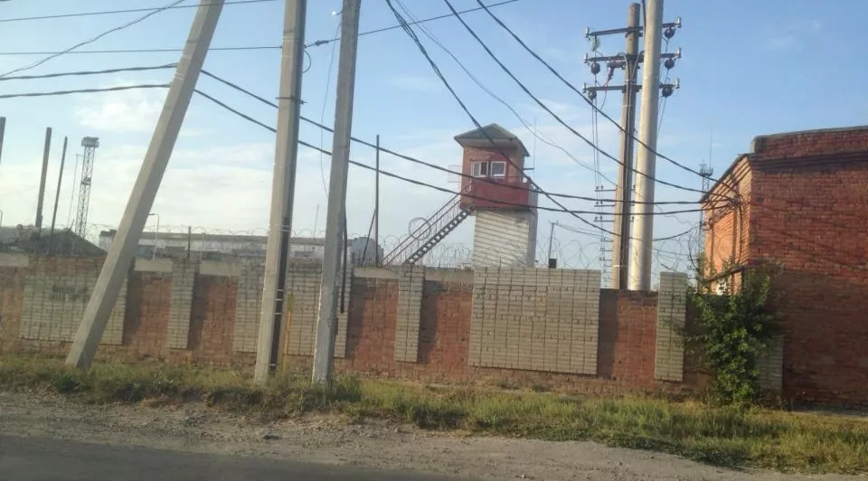 Окупанти етапували викраденого з Нової Каховки волонтера Артема Баранова до колонії у  Ростовській області, - ZMINA