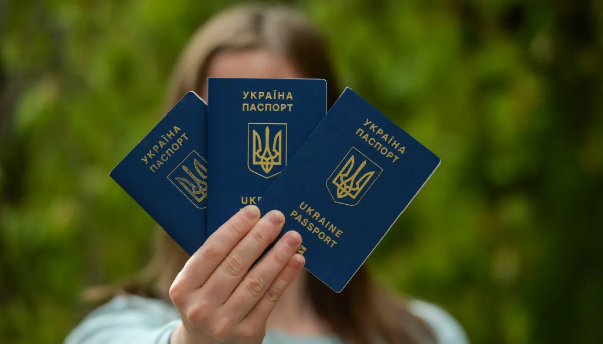 Що визначає майбутнє українців &mdash; паспорт чи банківська картка