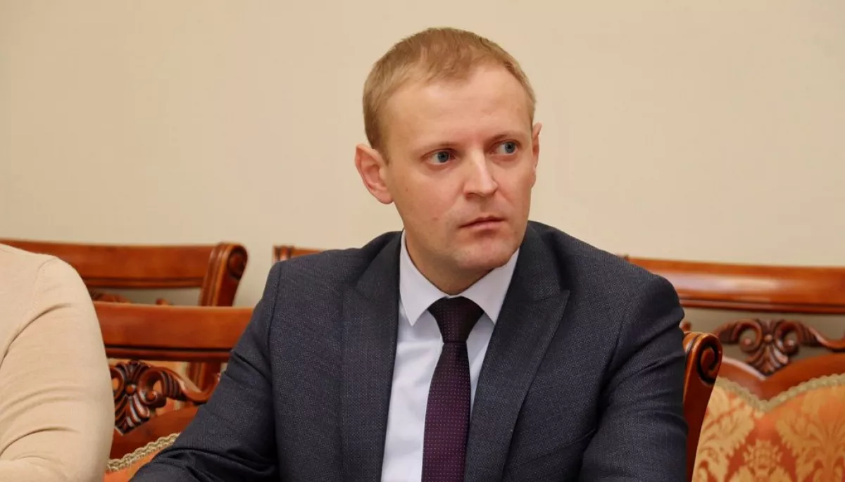 Радника голови Чернігівської ОВА Андрія Подорвана називають автором &laquo;темників&raquo; від &laquo;Укрінформу&raquo;. Він заперечує свою причетність