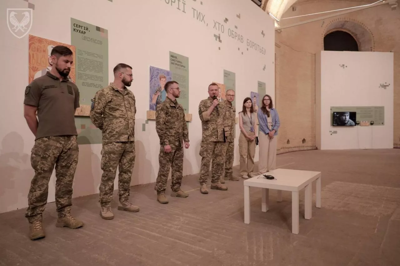 На &laquo;Книжковому Арсеналі&raquo; відкрили виставку &laquo;Вдягаю піксель. Історії тих, хто обрав боротьбу&raquo;