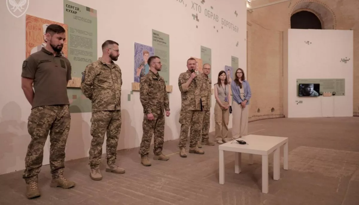 На &laquo;Книжковому Арсеналі&raquo; відкрили виставку &laquo;Вдягаю піксель. Історії тих, хто обрав боротьбу&raquo;