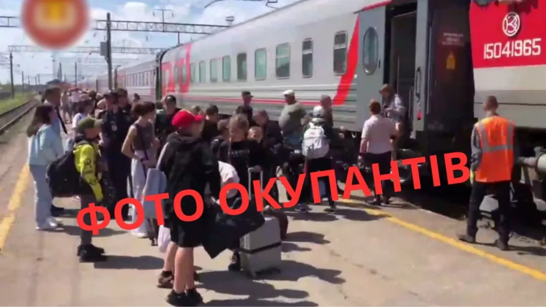 Російські окупанти вивезли дітей з курортного Бердянська на «оздоровлення» до Чувашії
