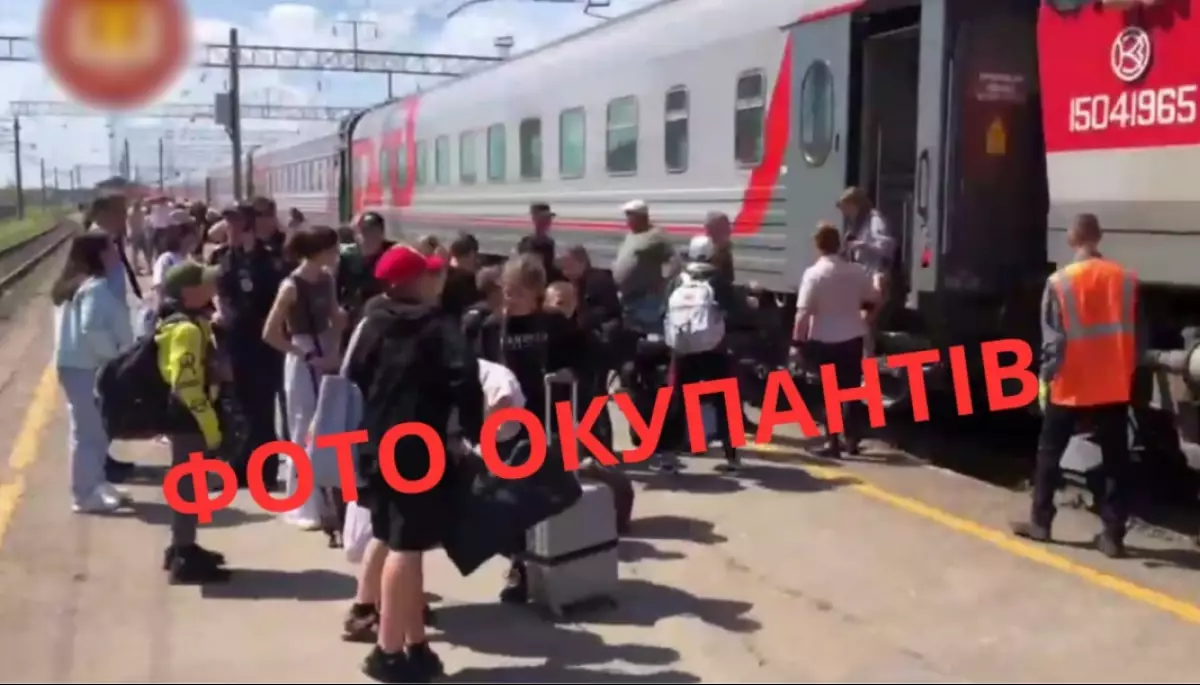 Російські окупанти вивезли дітей з курортного Бердянська на «оздоровлення» до Чувашії