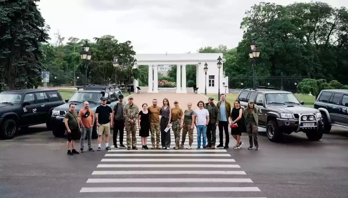 Премія імені Георгія Ґонґадзе та благодійний фонд Хвиля'91 передали шість автівок пресофіцерам бригад української армії