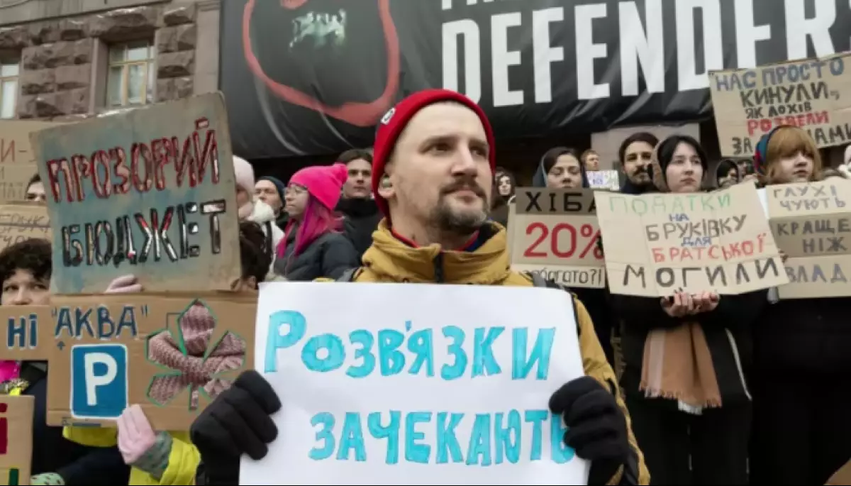 Більшість опитаних українців вважає, що деякі дії влади варто критикувати навіть під час війни, &mdash; КМІС
