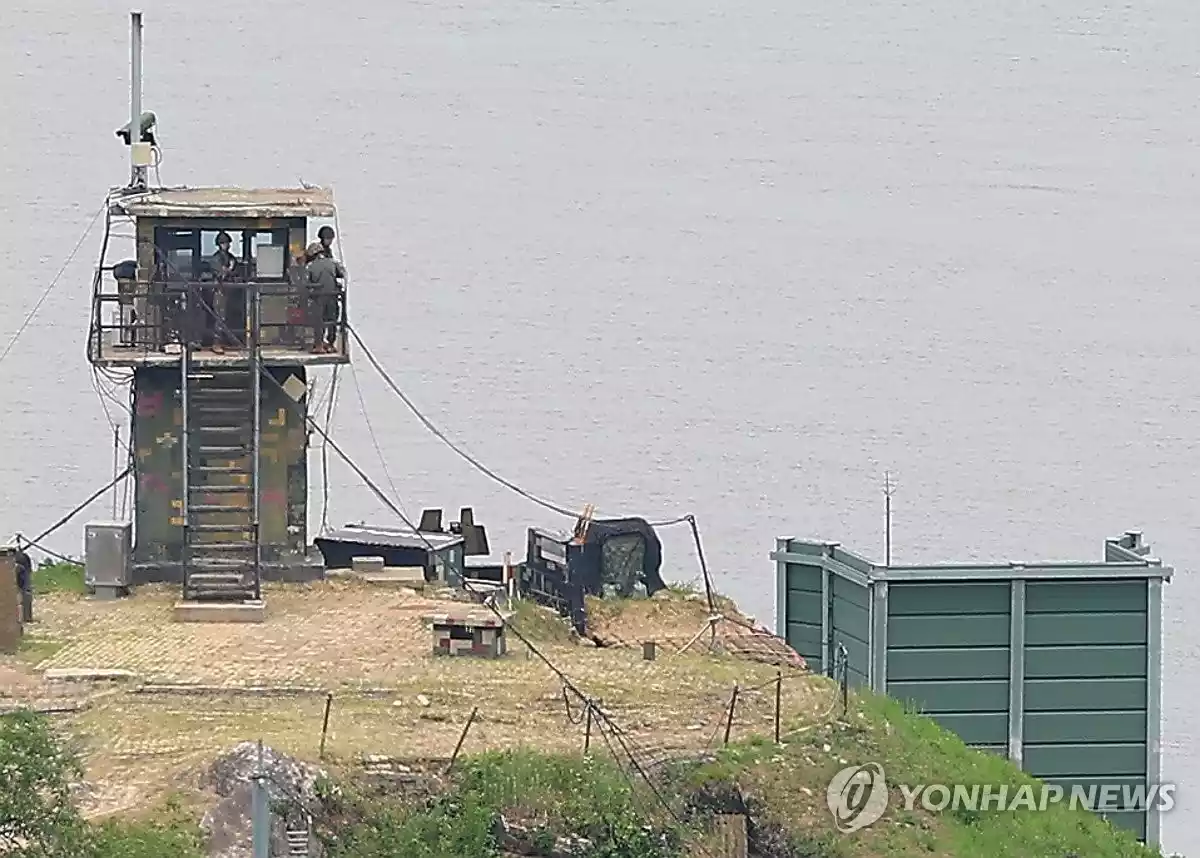 Відповідь на повітряні кулі зі сміттям: Південна Корея знову транслюватиме пропаганду на кордоні з КНДР