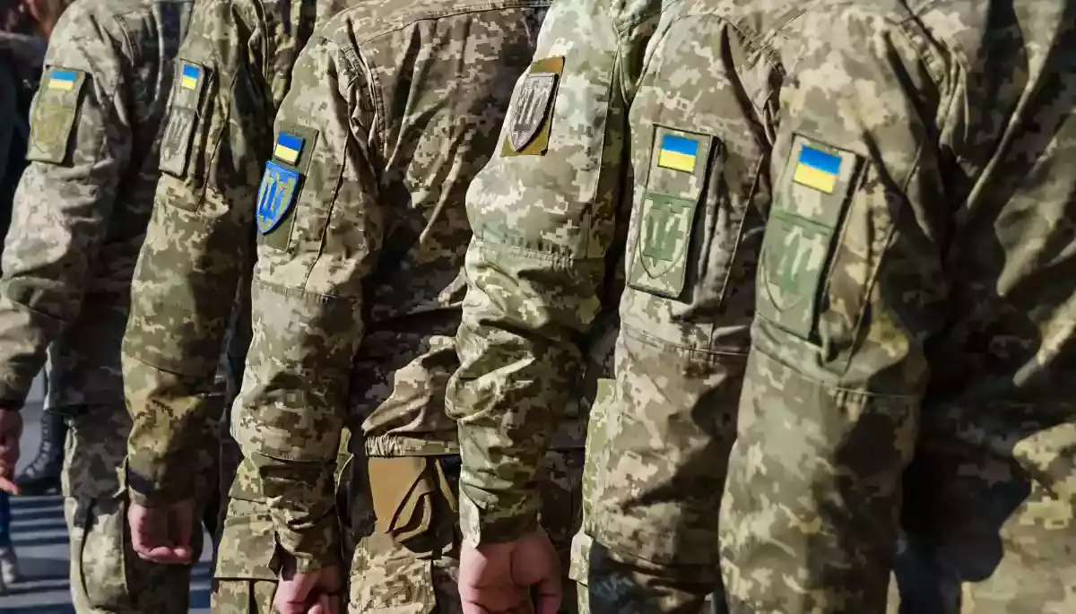 Керівництво ЗСУ зобов'язали узгоджувати інтерв'ю та коментарі зі Страткомом: Чому це несучасно, дивно і неефективно