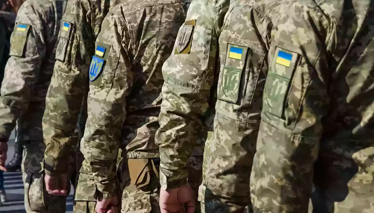 Керівництво ЗСУ зобов'язали узгоджувати інтерв'ю та коментарі зі Страткомом: Чому це несучасно, дивно і неефективно