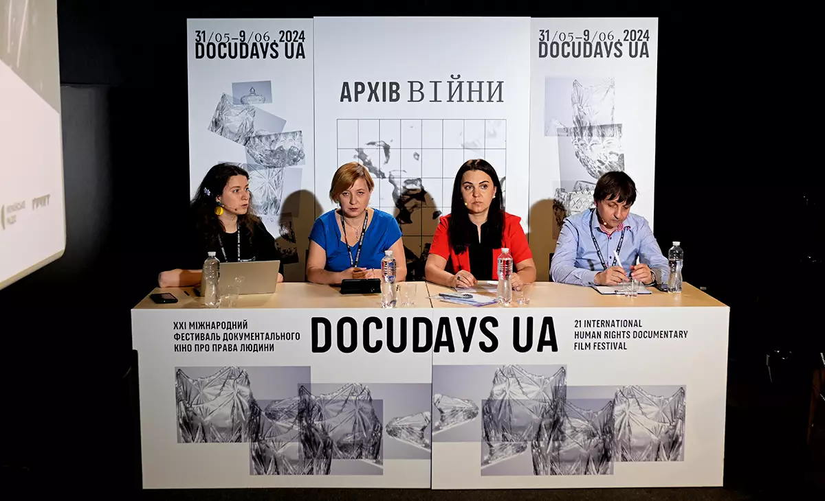 «Мова ворожнечі впливає на свідомість так, що людина вважає нормою вбивство інших людей». Дискусія правозахисників про російську пропаганду