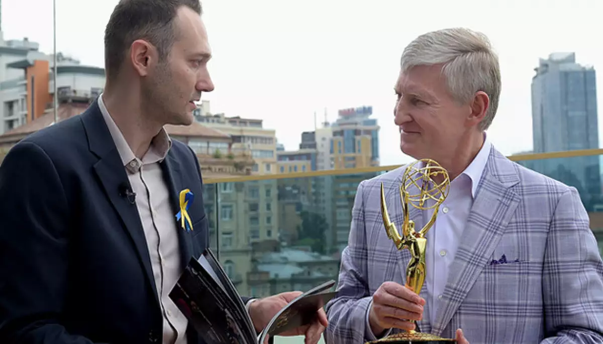 Режисер документального серіалу про  ФК &laquo;Шахтар&raquo; передав нагороду Sports Emmy Awards  Рінату Ахметову