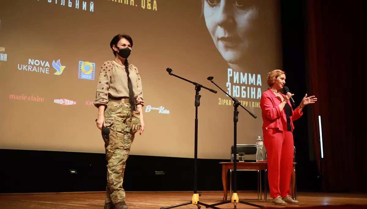&laquo;Вирваний острівець між задачами та війною&raquo;: у Києві відбулася зустріч військової Юлії &laquo;Ураган&raquo; Воборнікової та актриси Римми Зюбіної