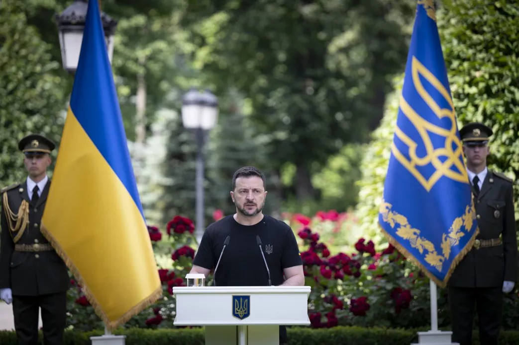 Зеленський відзначив медійників державними нагородами до Дня Конституції