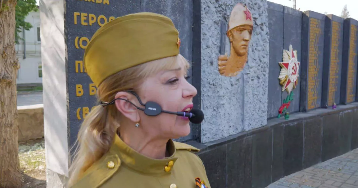 Керівниця будинку культури в Старобільську організовувала &laquo;вибори&raquo; та масові пропагандистські заходи. СБУ оголосила про підозру