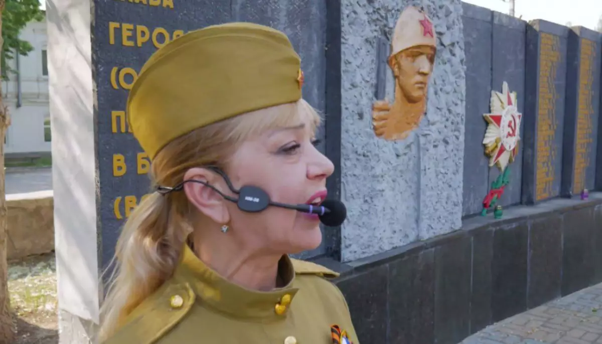 Керівниця будинку культури в Старобільську організовувала &laquo;вибори&raquo; та масові пропагандистські заходи. СБУ оголосила про підозру