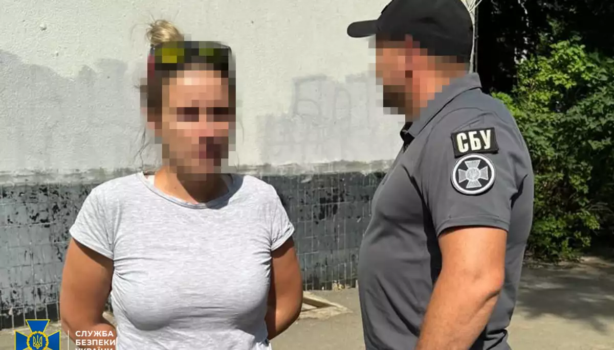 СБУ затримала ворожу інформаторку, яка передавала росіянам через телеграм локації українських блокпостів поблизу Харкова