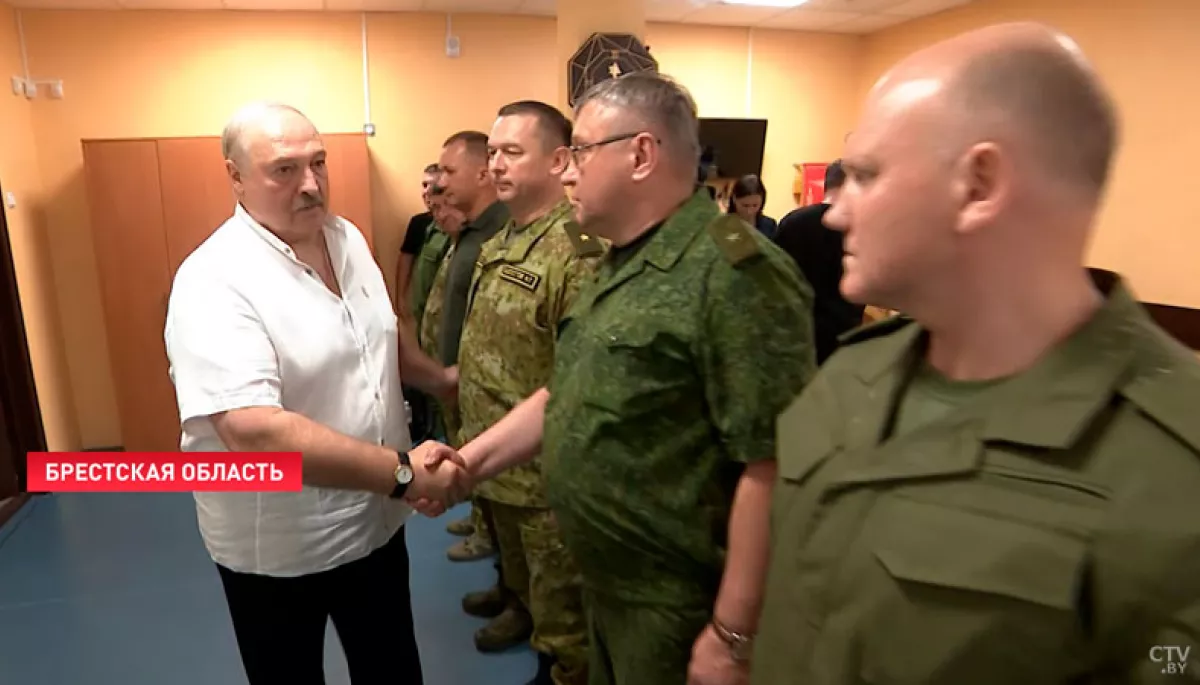 «Сдержал слово, которое дал народу». Как госмедиа Беларуси объяснили внезапный «отвод войск» от границы Украины