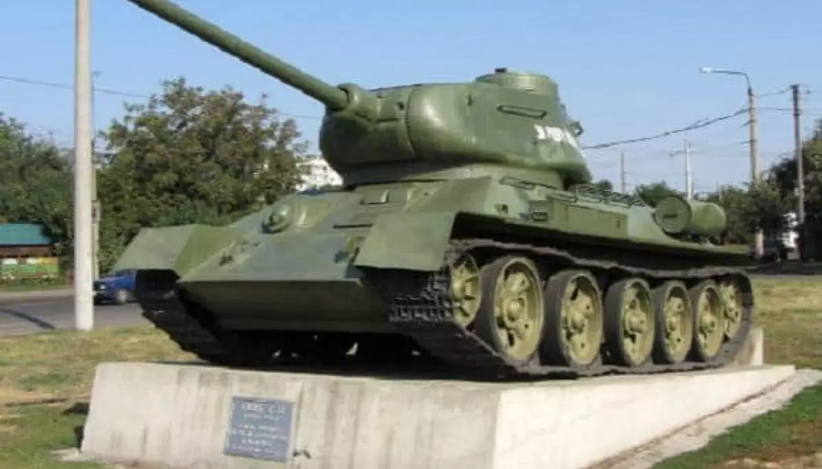 У Полтаві демонтували сталінський танк, встановлений колишнім керівником 112-го каналу