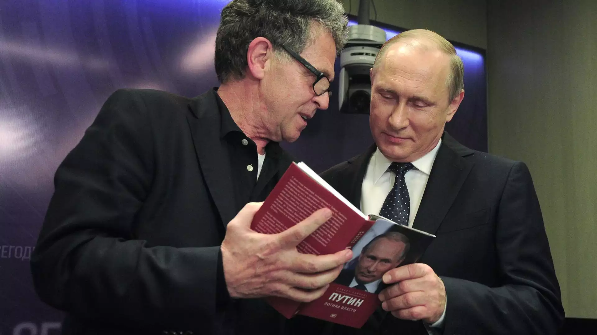У Німеччині автора книг про Путіна виключили з об'єднання журналістів