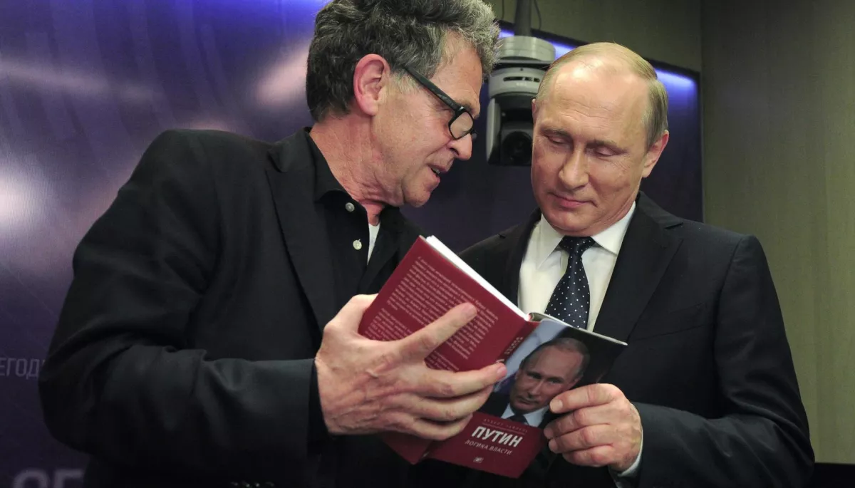 У Німеччині автора книг про Путіна виключили з об'єднання журналістів