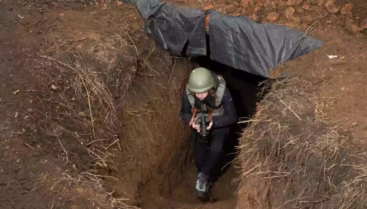 Двоє харківських фотографів потрапили під російський артилерійський обстріл на Донеччині