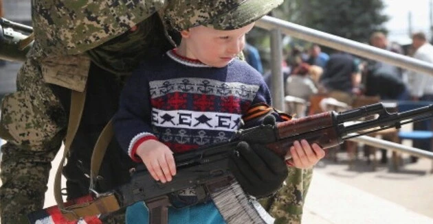 Росіяни створили 12 молодіжних рухів для мілітаризації українських дітей на ТОТ Запорізької області