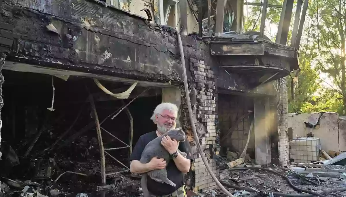Росіяни прямим влучанням поцілили у подвір'я відомого харківського волонтера Юрія Сапронова