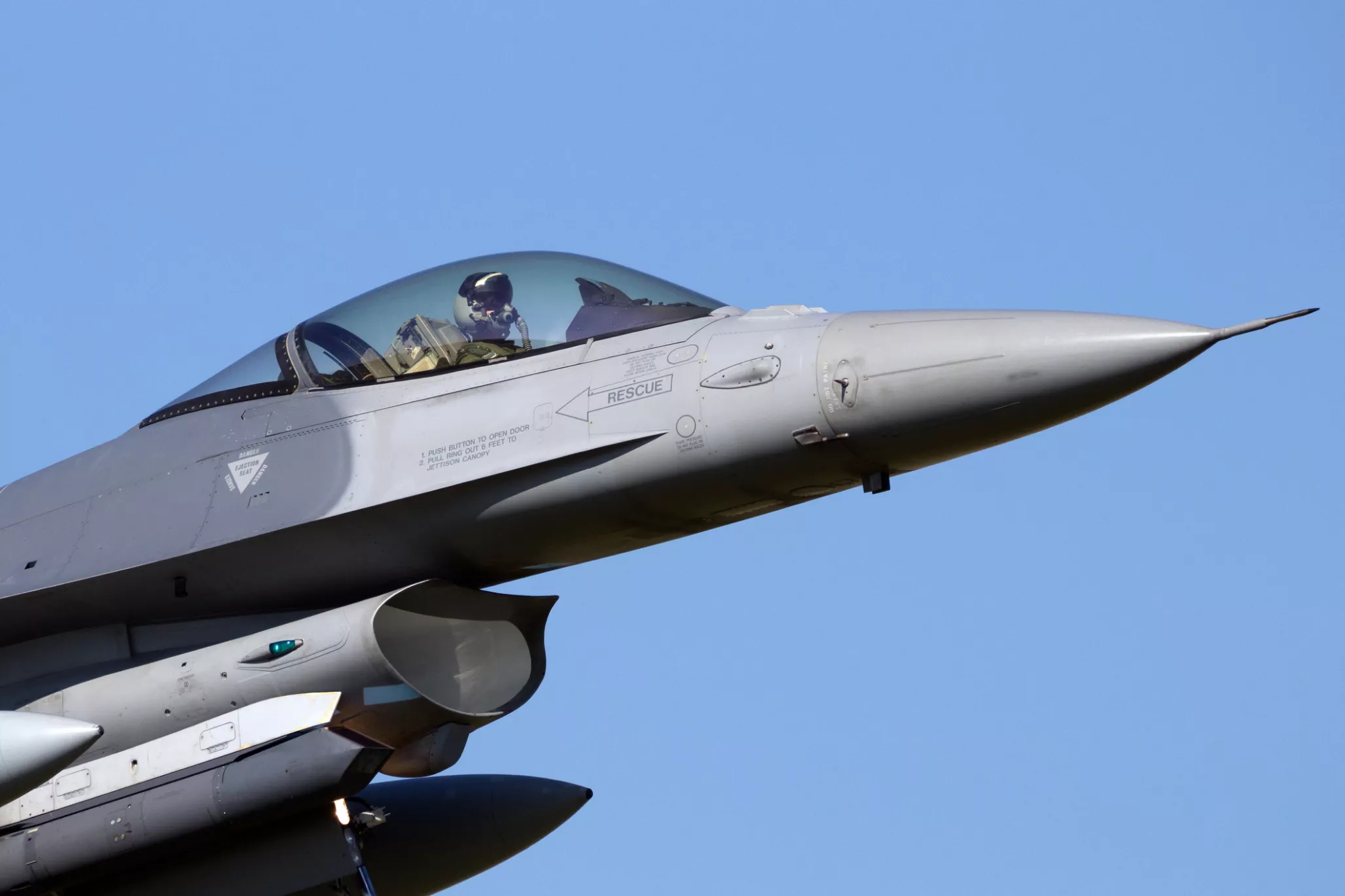 Реакція росіян на появу F-16 в Україні, війна за Крим і фільми з передової