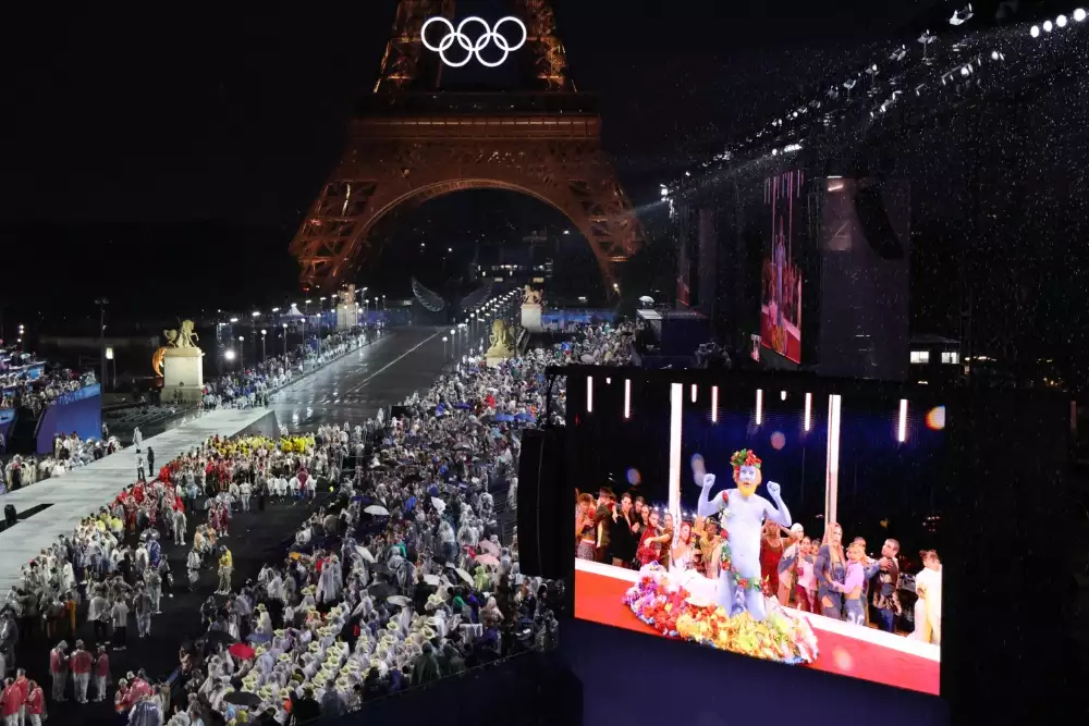 Макрон засудив кіберпереслідування художнього керівника церемонії відкриття Олімпійських ігор