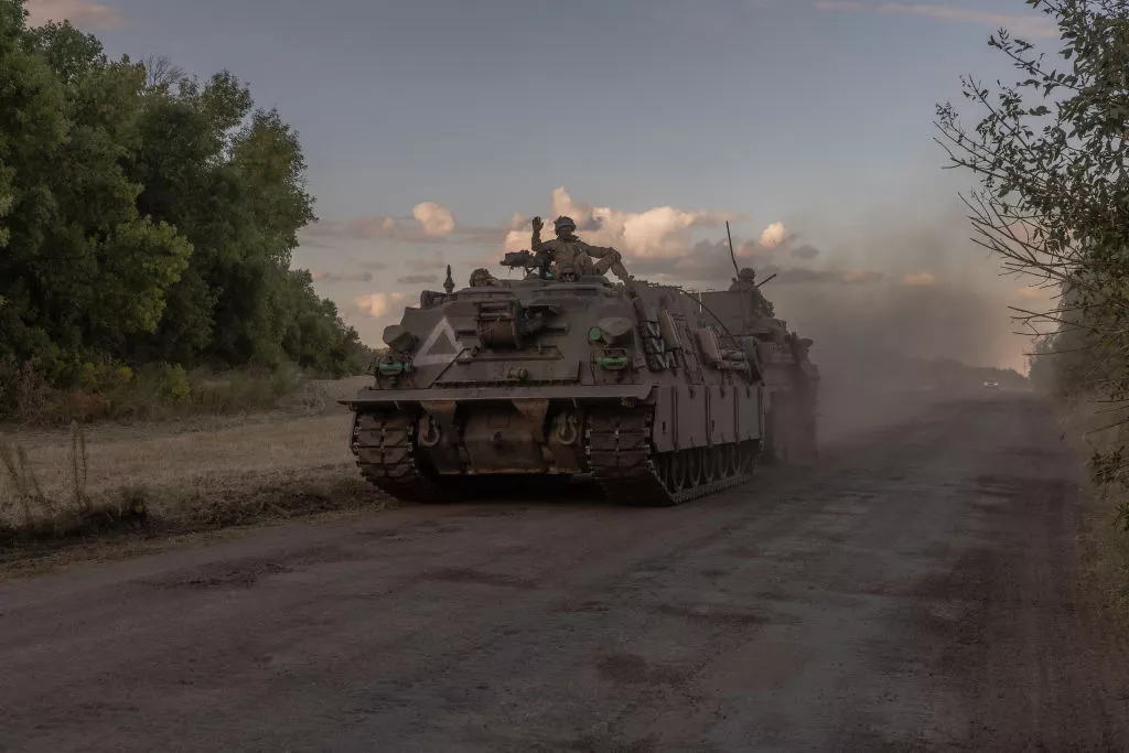 Що відбувається в Держкіно, як змінились тактики роспропаганди після Курська і навіщо серіалам сюжети, якщо в них є красиві сукні