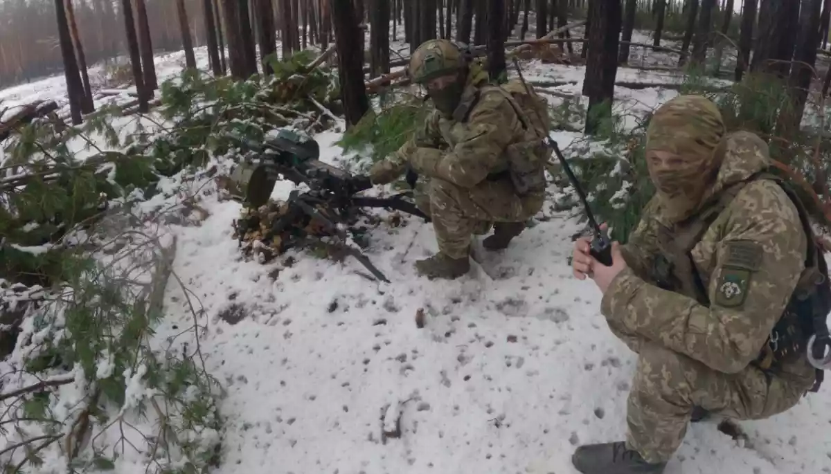 «Я хотів зрозуміти, як насправді виглядає війна», — британський режисер фільму «Україна: Ворог у лісі»