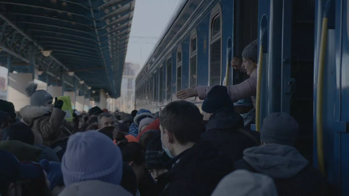 О п&rsquo;ятій ранку, 24 лютого. Рецензія на фільм Ольги Журби &laquo;Пісні землі, що повільно горить&raquo;