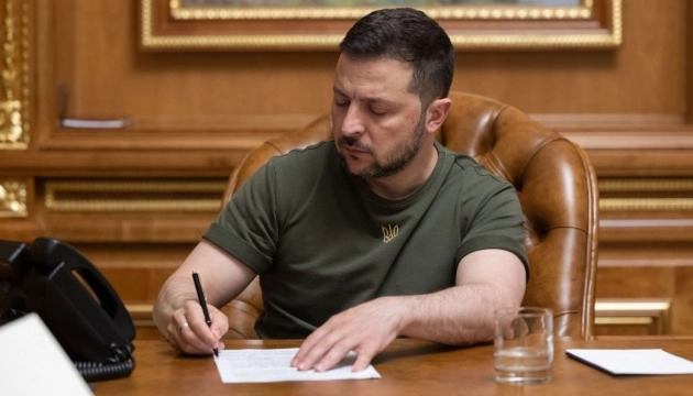 Зеленський продовжив виплату стипендій дітям загиблих журналістів В&rsquo;ячеслава Веремія, Віктора Гурняка, Олександра Чернікова і Дмитра Лабуткіна