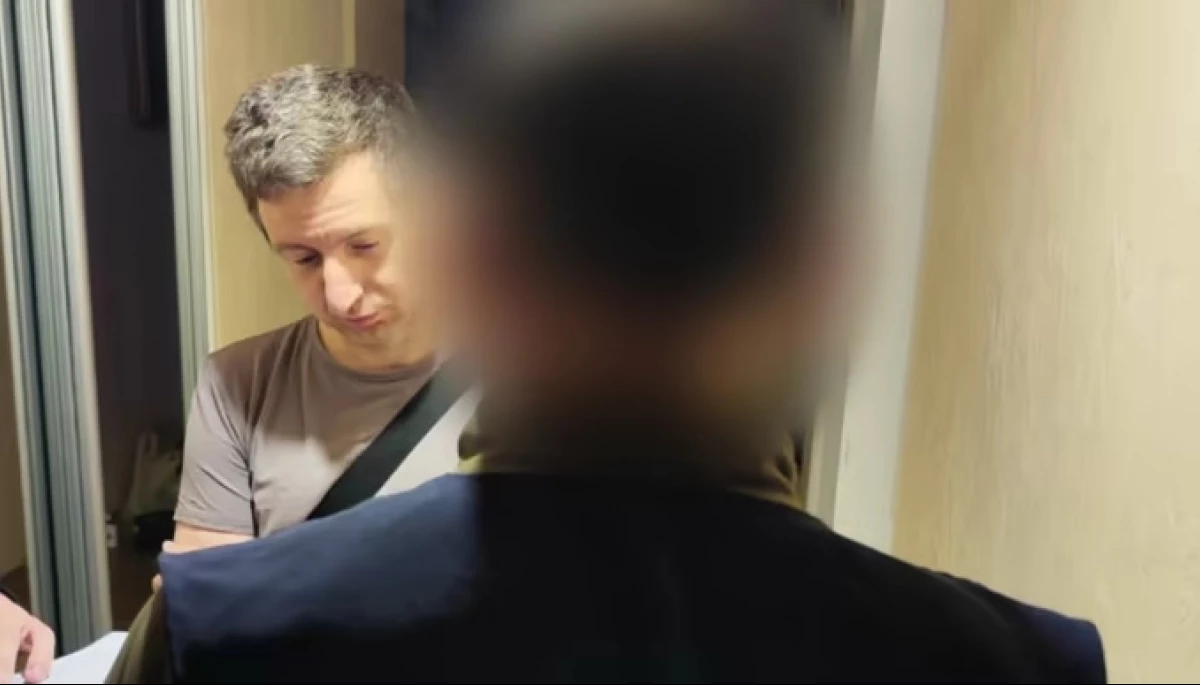 Львівському &laquo;блогеру&raquo; Остапу Стахіву оголосили підозру у шахрайстві та &laquo;зливі&raquo; позицій ЗСУ. Він не прийшов до суду