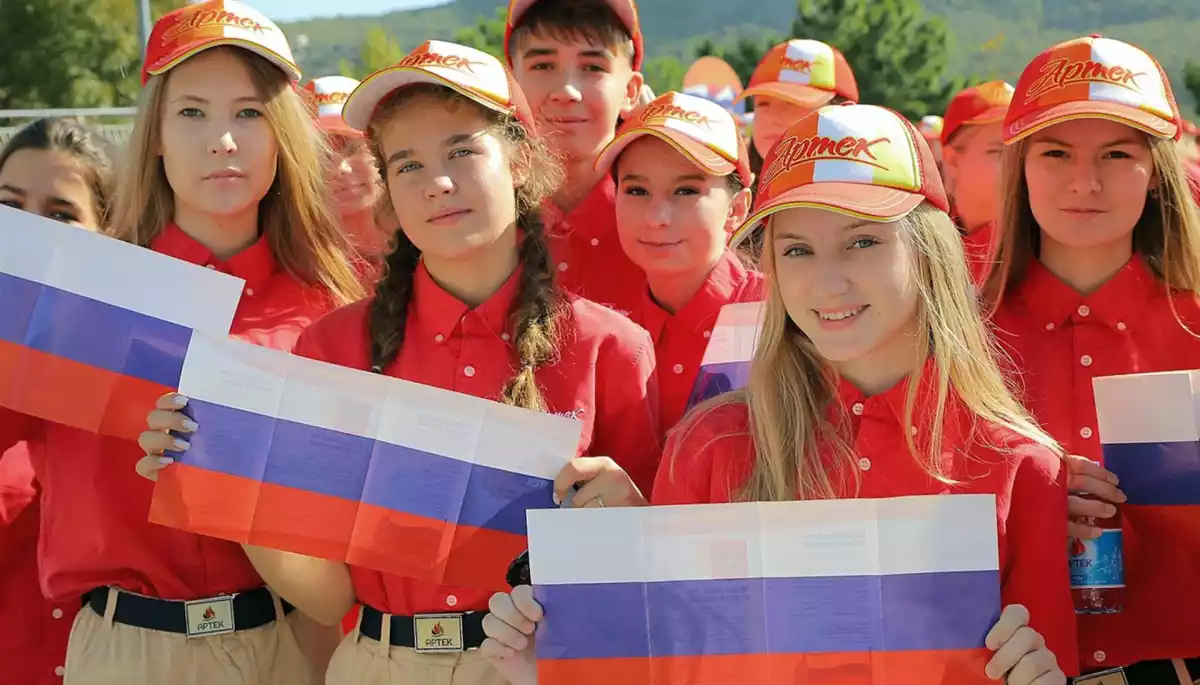 У 2025 році в Росії різко збільшаться витрати на пропаганду серед дітей та підлітків, - &laquo;Верстка&raquo;