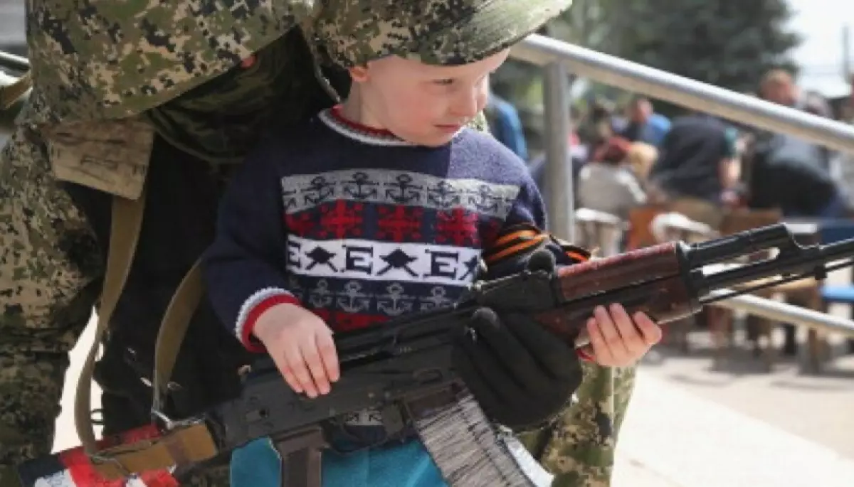 У школі окупованого Хрустального на Луганщині росіяни  відкрили клас з посиленою військовою підготовкою