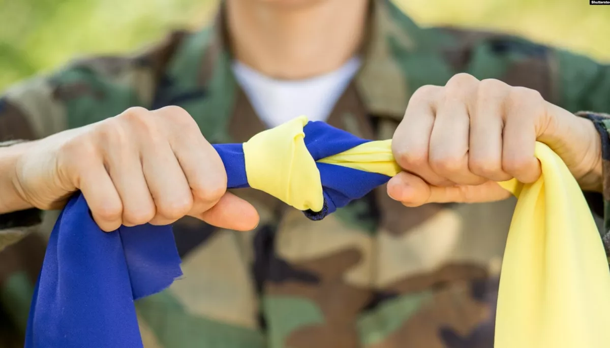 Найкраще українці ставляться до військових і тих, хто відмовився від російського контенту, — дослідження «Опори»