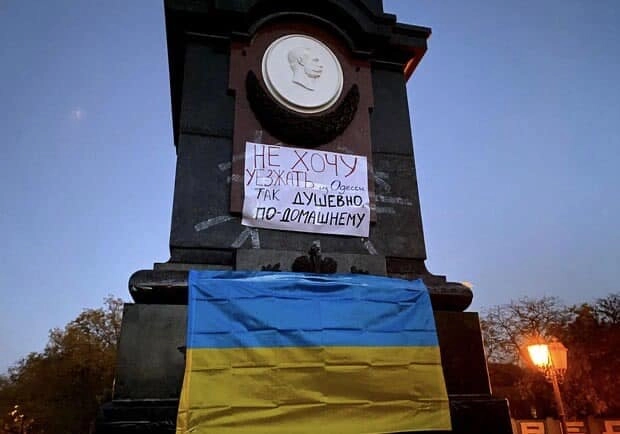 Нерішучість у звільненні України від маркерів &laquo;русского міра&raquo; дається взнаки &mdash; &laquo;вата&raquo; всіх кольорів і відтінків почала піднімати голову