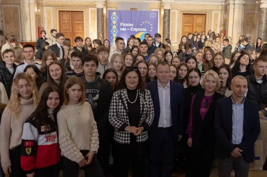 Пані Посол ЄС в Україні Катаріна Матернова взяла участь у заході комунікаційної кампанії &laquo;Разом навчаємося і зростаємо&raquo; у Чернівцях