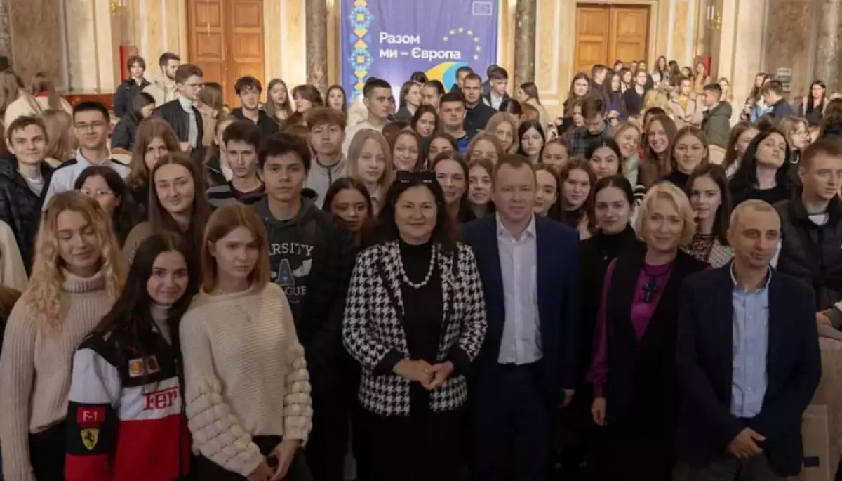 Пані Посол ЄС в Україні Катаріна Матернова взяла участь у заході комунікаційної кампанії &laquo;Разом навчаємося і зростаємо&raquo; у Чернівцях
