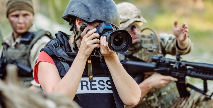 Єврокомісія: навмисні атаки проти журналістів є воєнним злочином