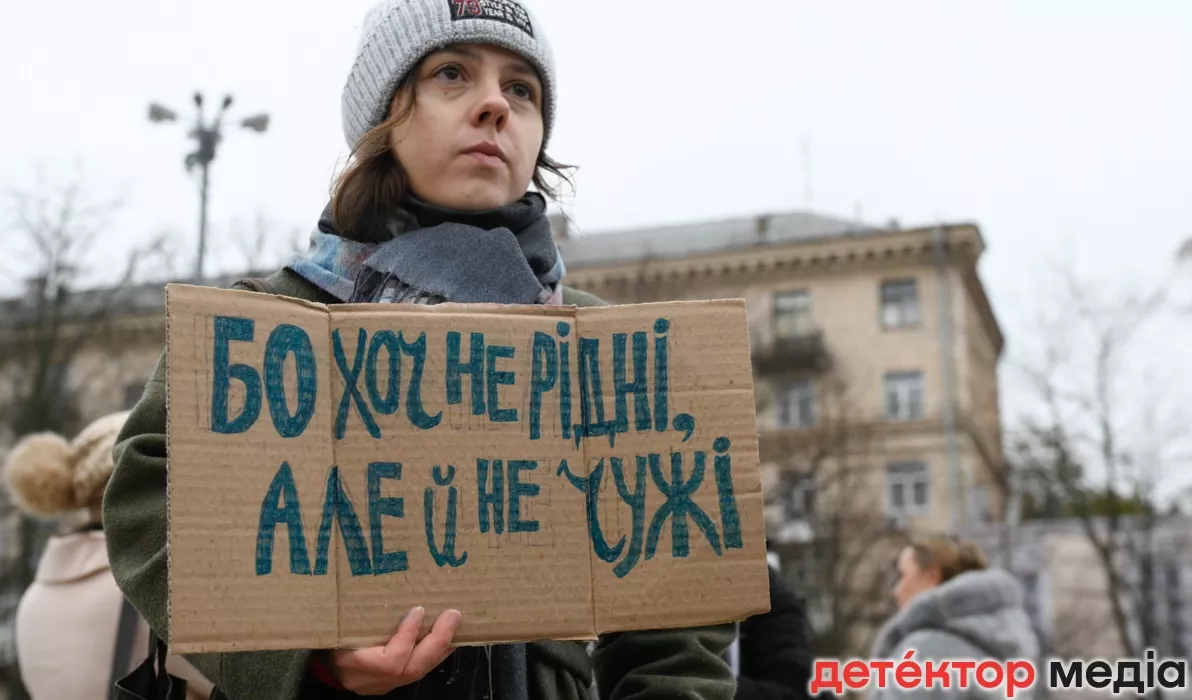 У Києві провели акцію &laquo;Порожні стільці&raquo; на підтримку ув&rsquo;язнених, полонених та зниклих безвісти журналістів і митців