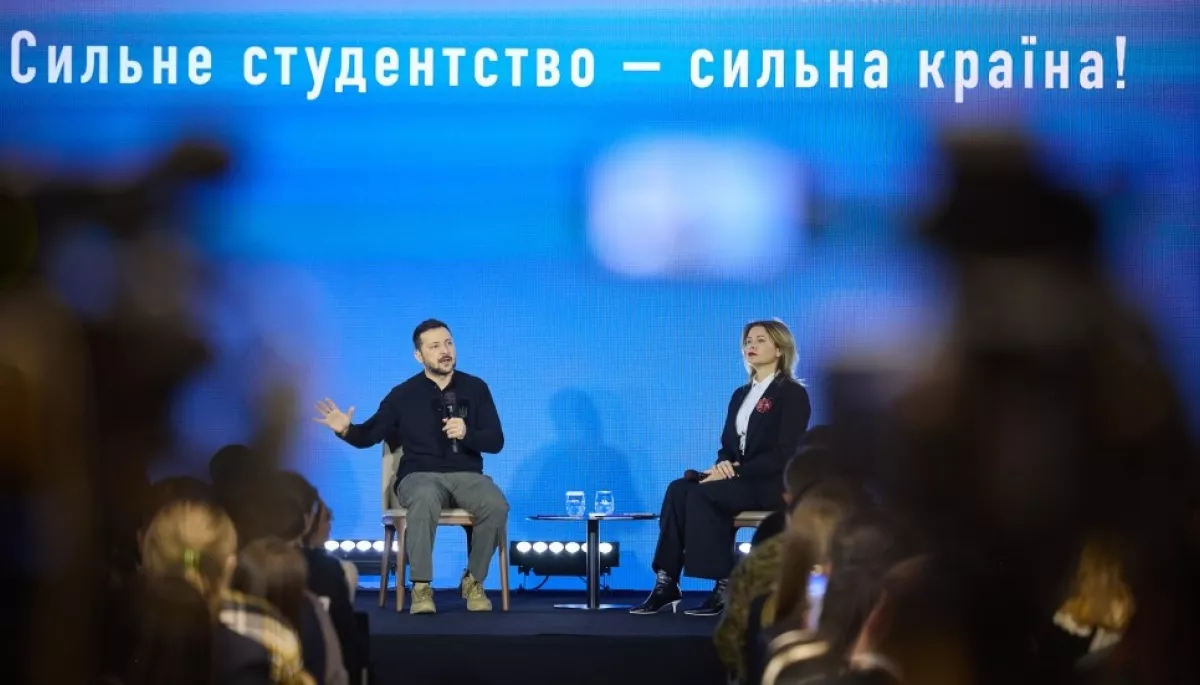 &laquo;Читаю все, що можна і що не потрібно&raquo;: Володимир Зеленський розповів, звідки дізнається про настрої в суспільстві