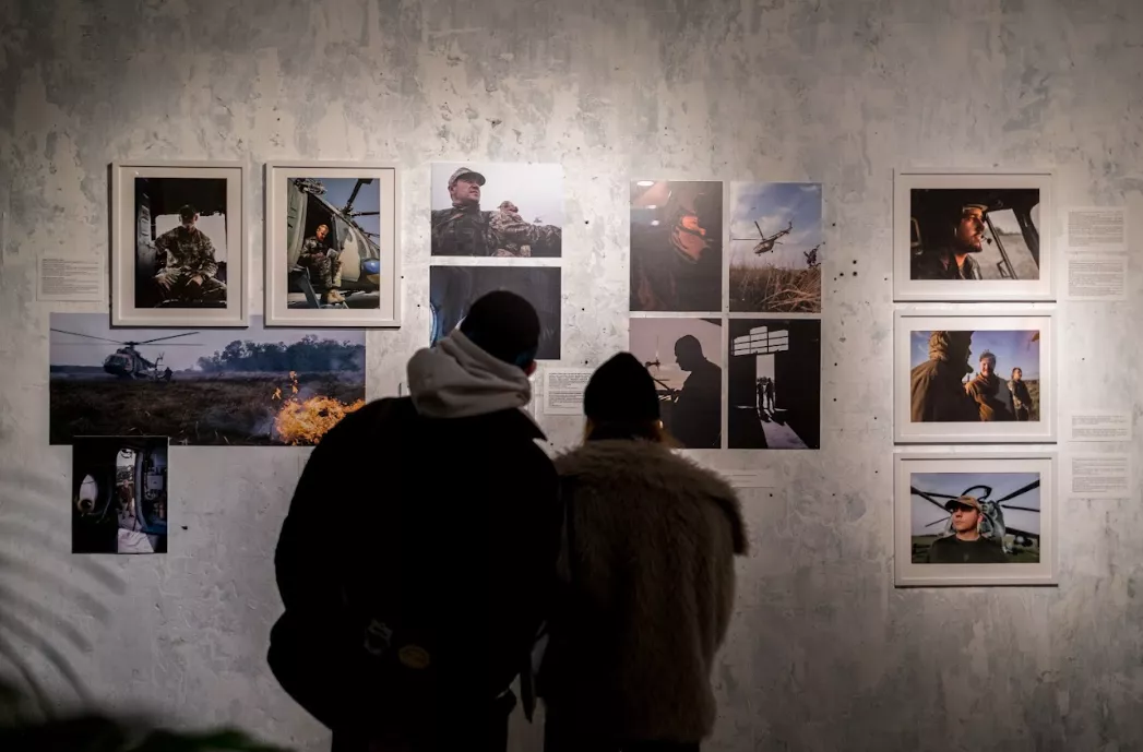 Відбулась презентація благодійної фотовиставки «Підйомна сила» про українську Армійську авіацію