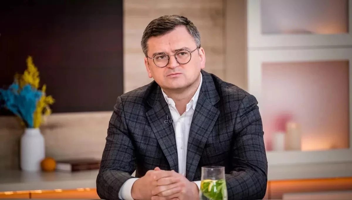 Дмитро Кулеба розповів, як поширюють фейки проти його сина і трон з &laquo;Гри престолів&raquo;
