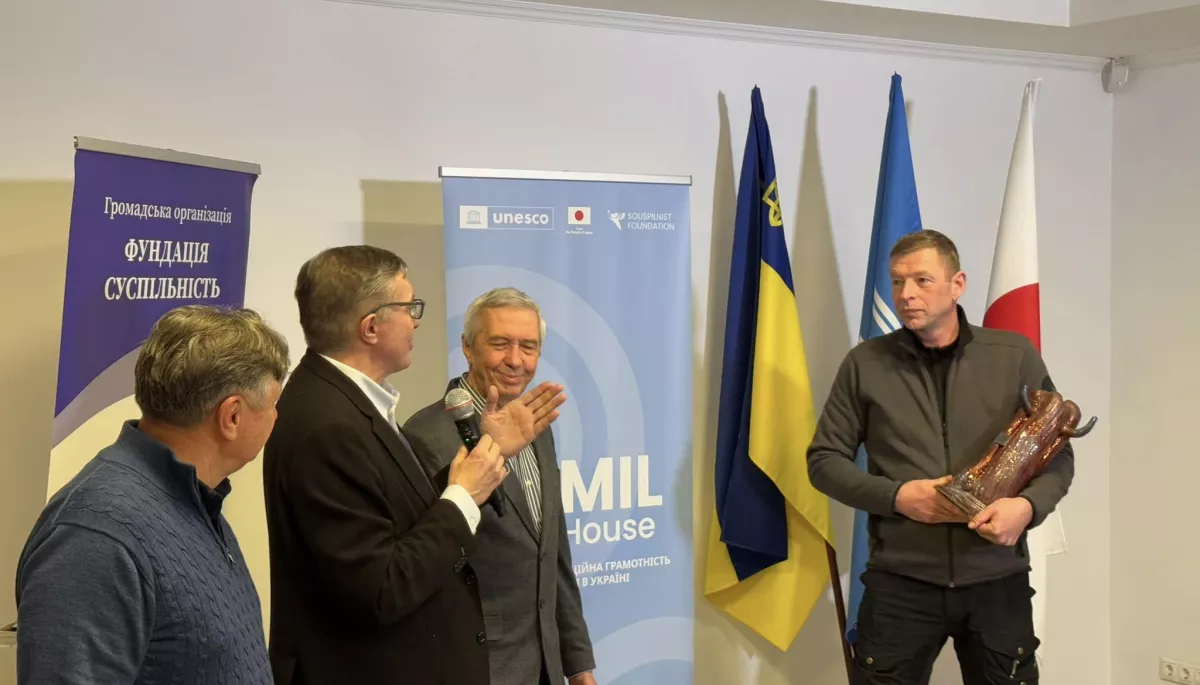 Засновника медіа &laquo;Frontliner&raquo; Андрія Дубчака нагородили спеціальною відзнакою Фундації Суспільність