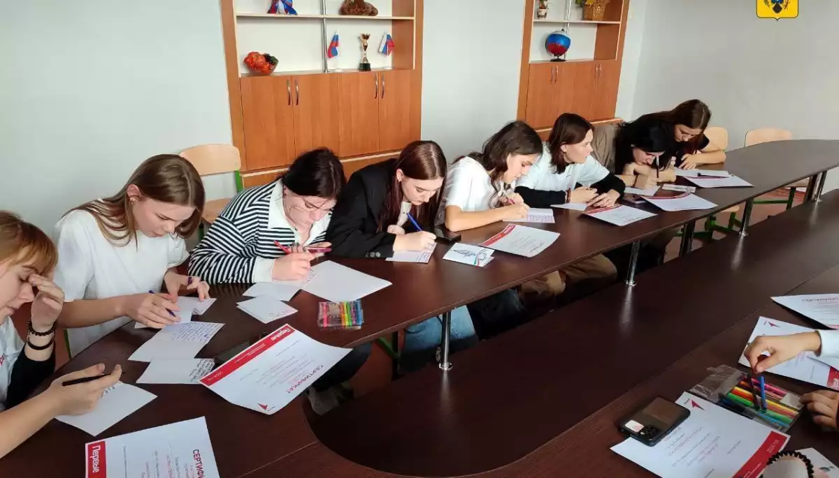 На ТОТ Херсонщини школярів змушують писати листи російським військовим, &mdash; &laquo;Жовта стрічка&raquo;