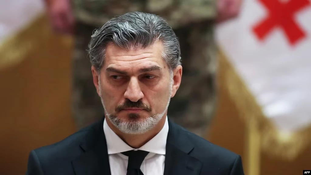 Новий &laquo;президент&raquo; Грузії після інавгурації підписав закони, що забороняють маски і піротехніку на мітингах