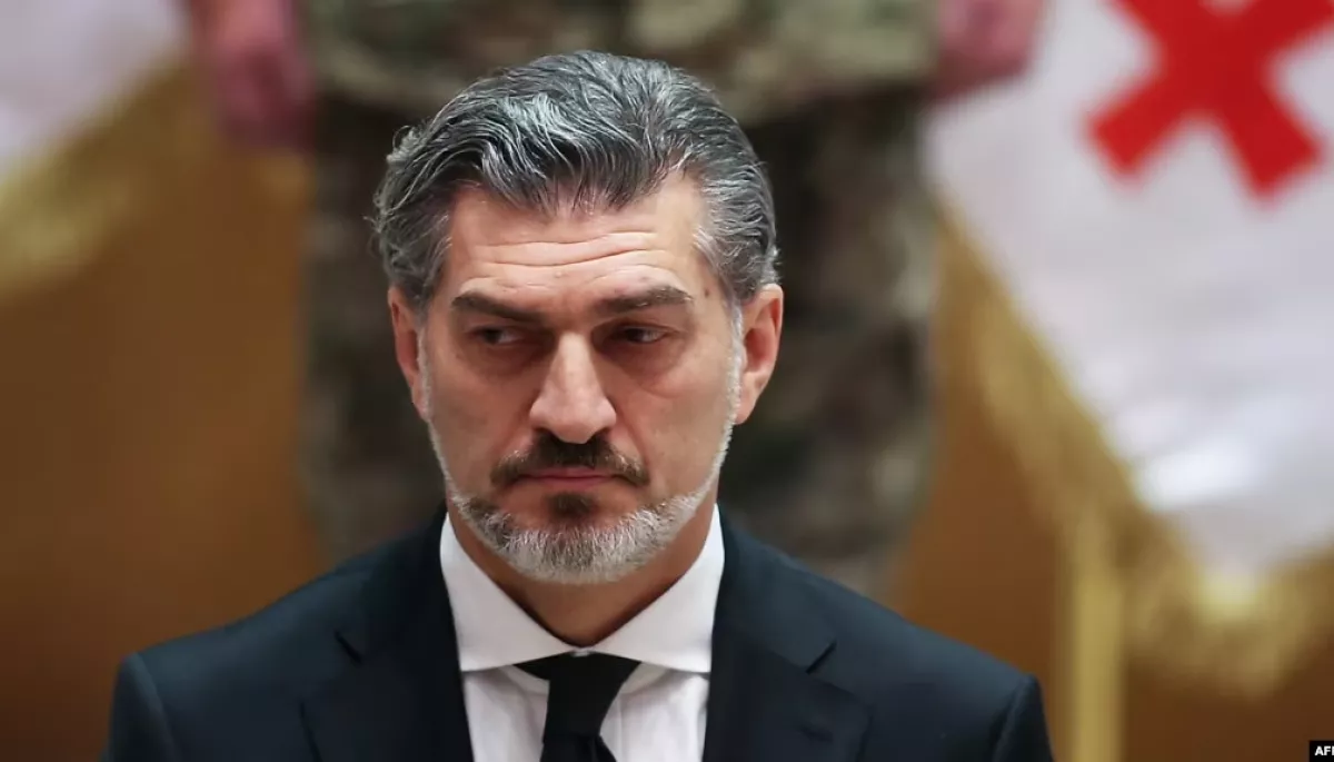 Новий &laquo;президент&raquo; Грузії після інавгурації підписав закони, що забороняють маски і піротехніку на мітингах